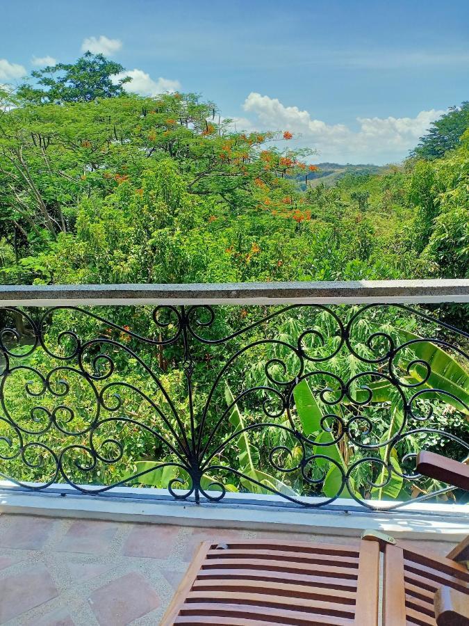 El Castillo Bed And Breakfast Angono エクステリア 写真