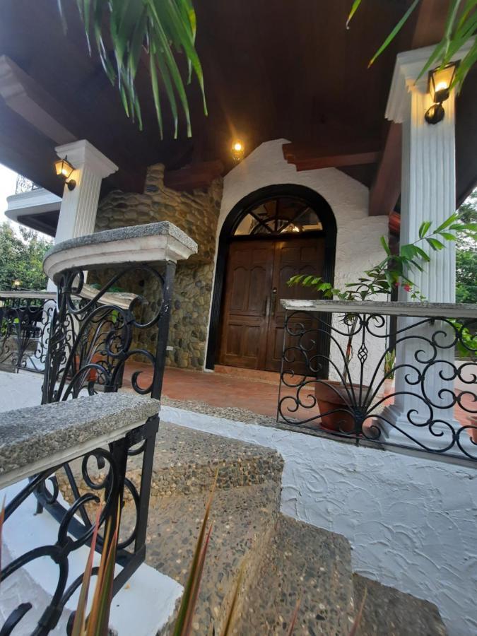 El Castillo Bed And Breakfast Angono エクステリア 写真
