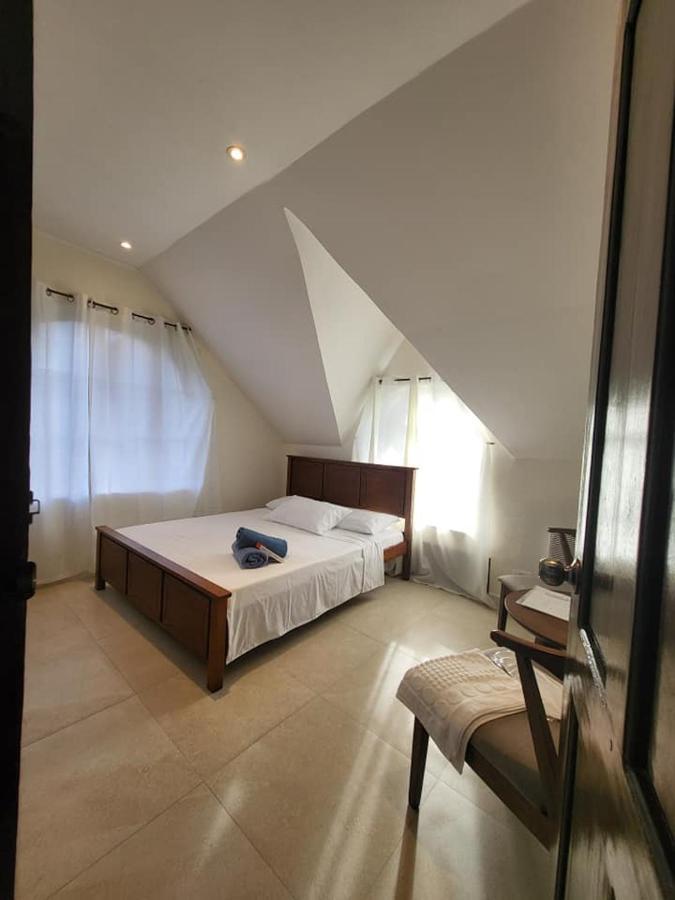 El Castillo Bed And Breakfast Angono エクステリア 写真