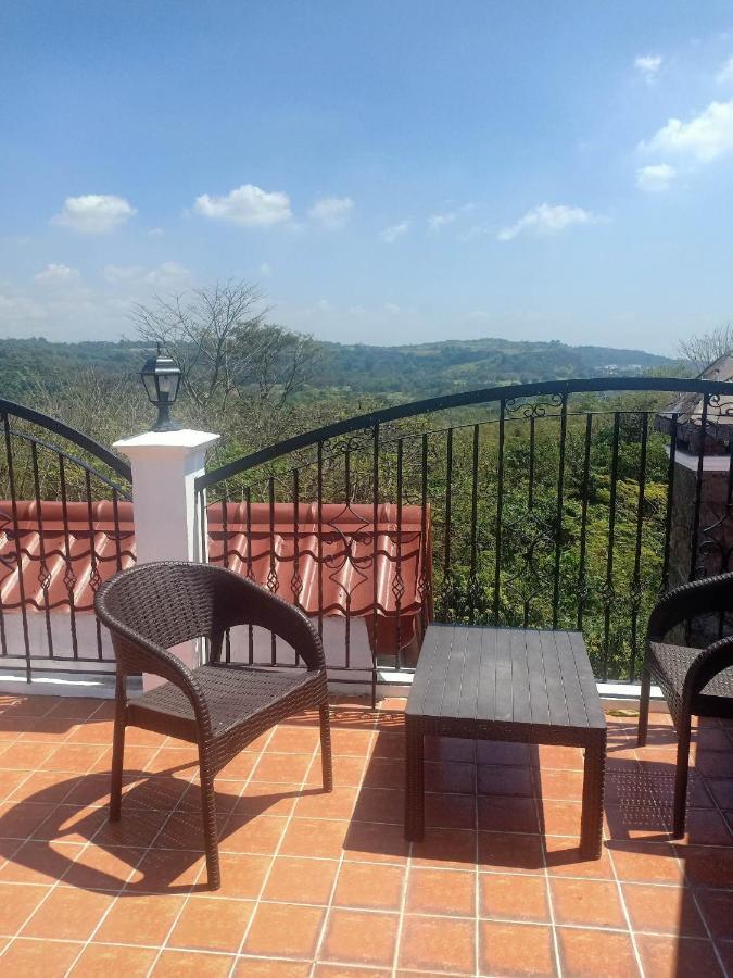 El Castillo Bed And Breakfast Angono エクステリア 写真