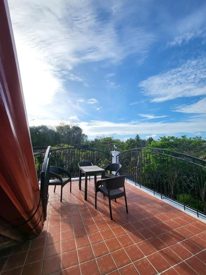 El Castillo Bed And Breakfast Angono エクステリア 写真